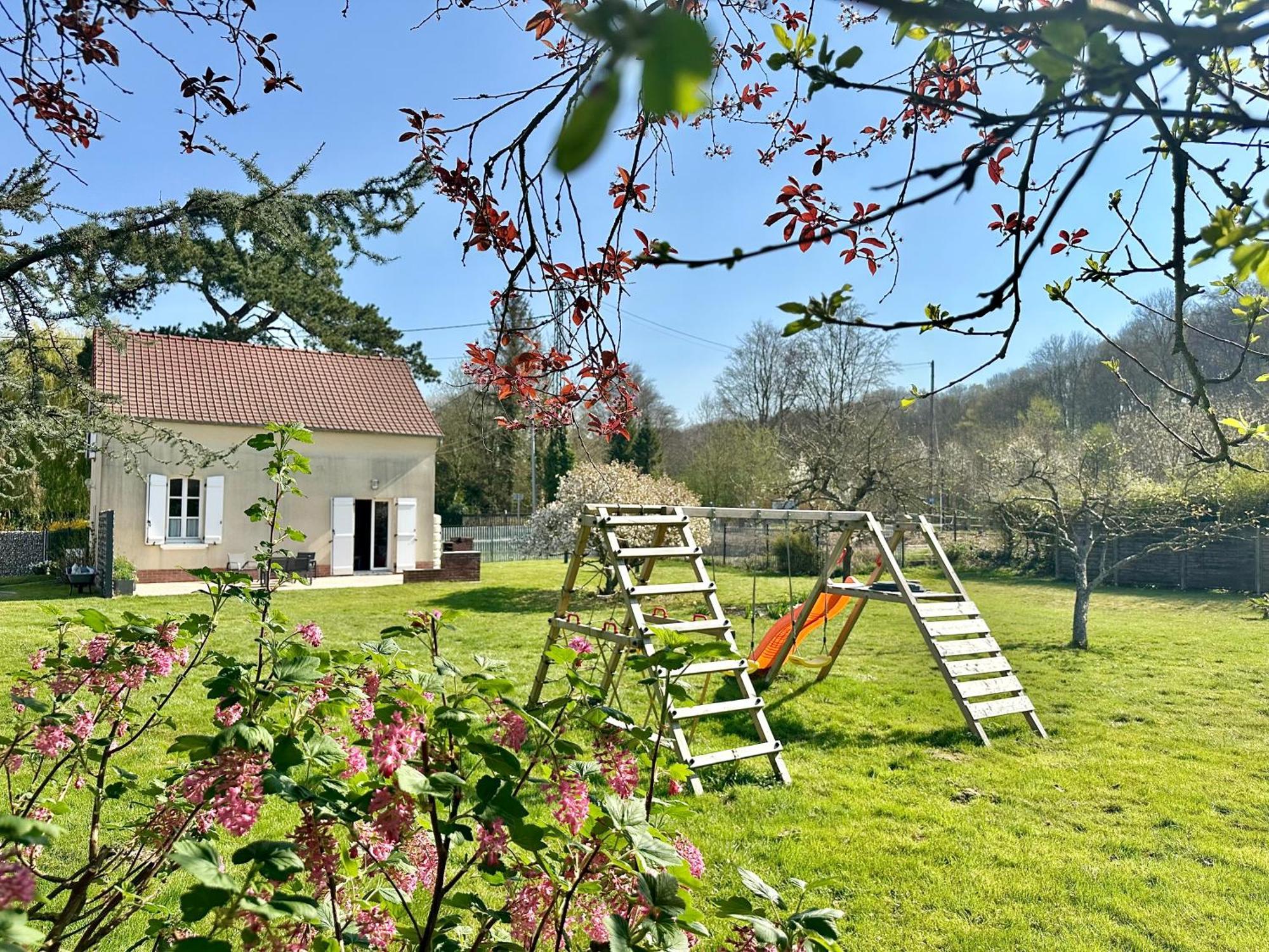 Le Gite D'En Bas Quesnoy-le-Montant Exterior photo